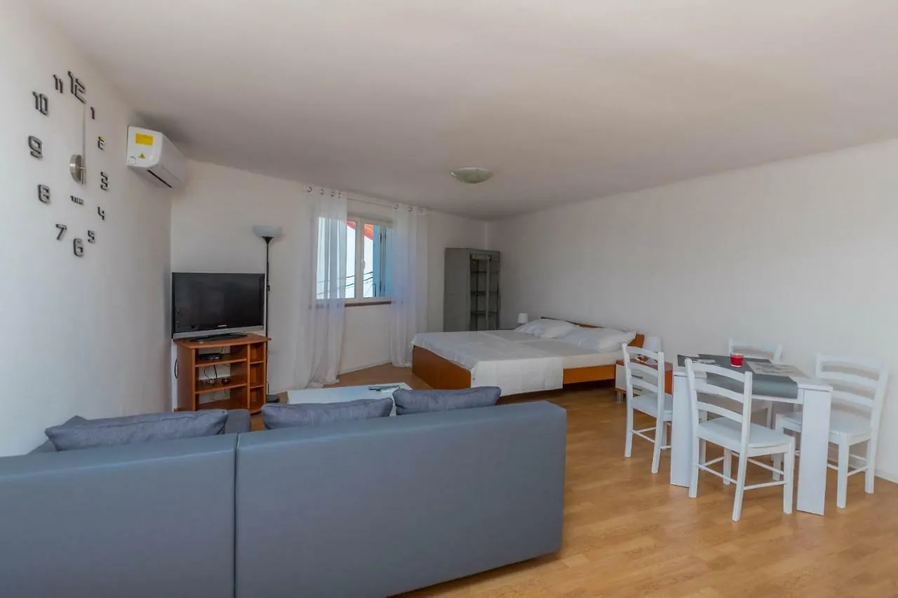 App Cor2 Apartment Selce 0*,